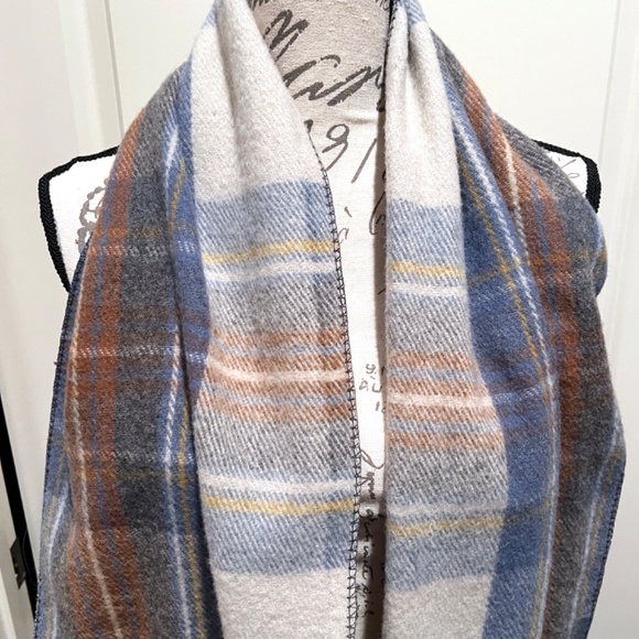 Patrick Kins Woollen Company Merino Wool with Pockets Made in Scotland - Picture 3 of 7